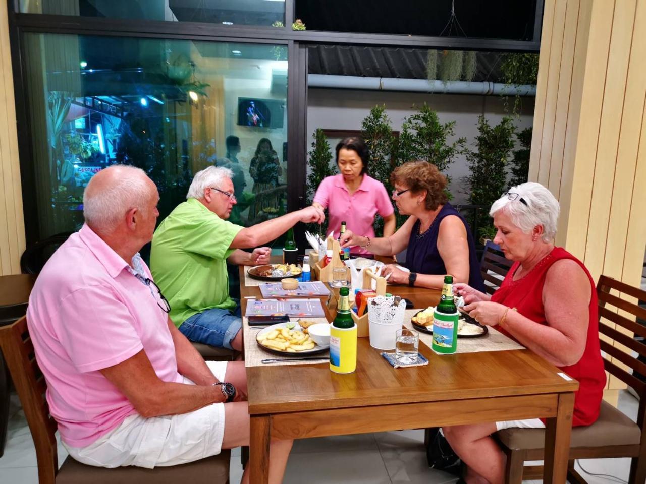 Inest Poshtel Hostel Bãi biển Kata Ngoại thất bức ảnh